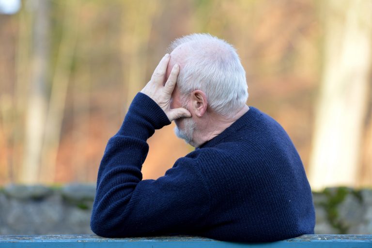 Em maio, o ministro da Fazenda, Henrique Meirelles, disse que defenderia uma idade mínima de 65 anos para a aposentadoria de homens e mulheres. Foto de FRANK MAY / picture alliance / DPA