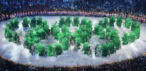 O verde da cerimônia de abertura dos Jogos Olímpicos não se refletiu no resto da cidade. Foto de Antonin Thuillier/AFP