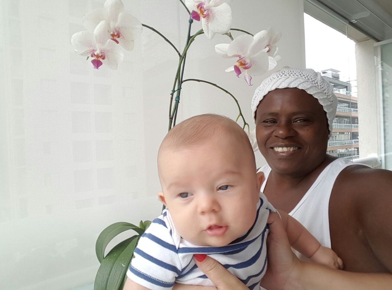 Alguns a chamam de mágica; outros, de feiticeira. Lúcia exerce uma função nova e ainda desconhecida no Brasil. Foto de Divulgação