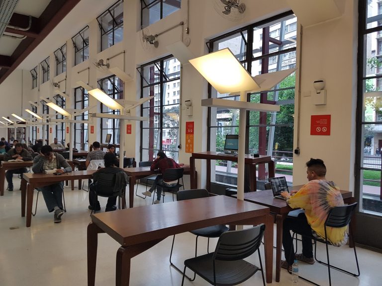 A Mário de Andrade é a única do Brasil e a primeira da América Latina a funcionar 24 horas durante os sete dias da semana. Foto de Florência Costa