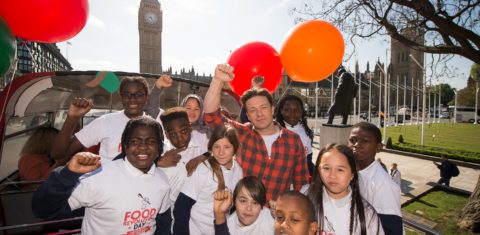O Chef britânico Jamie Oliver, umas das lideranças mundiais no combate à obesidade infantil, achou tímida a decisão do governo. Foto de Leon Neal/AFP