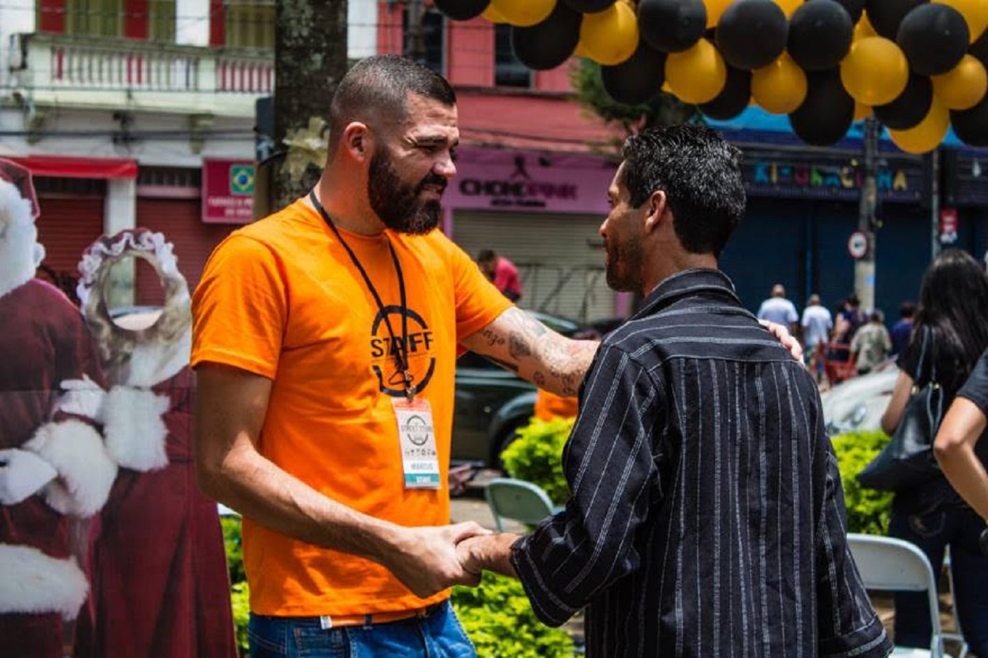 O projeto “The Street Store” (“Loja de rua”) já atendeu milhares de pessoas no mundo inteiro. Foto Divulgacao