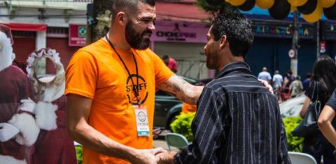O projeto “The Street Store” (“Loja de rua”) já atendeu milhares de pessoas no mundo inteiro. Foto Divulgacao