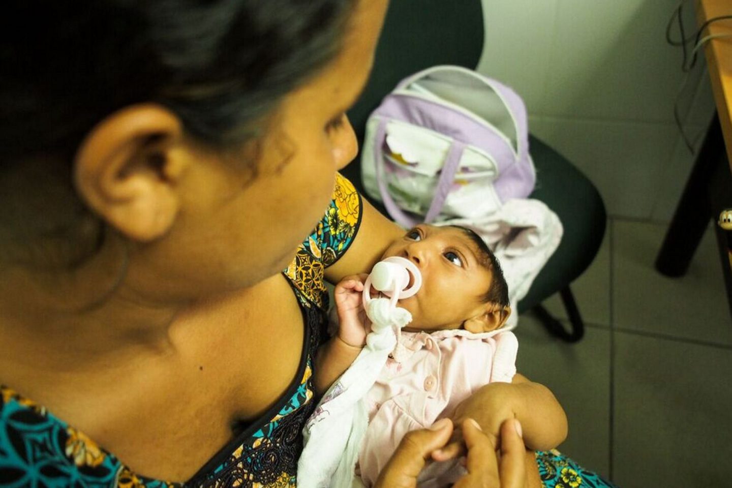 Um número que chama a atenção é que 55% das crianças que nasceram com microcefalia são meninas. Foto de Heriberto Araújo