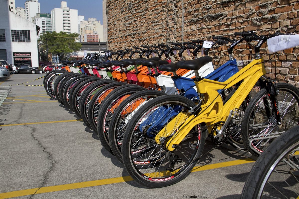 A Muzzicycle tem um desenho aerodinâmico - com ar dentro - para ser mais flexível e forte, dispensando amortecedores. Foto de Divulgação