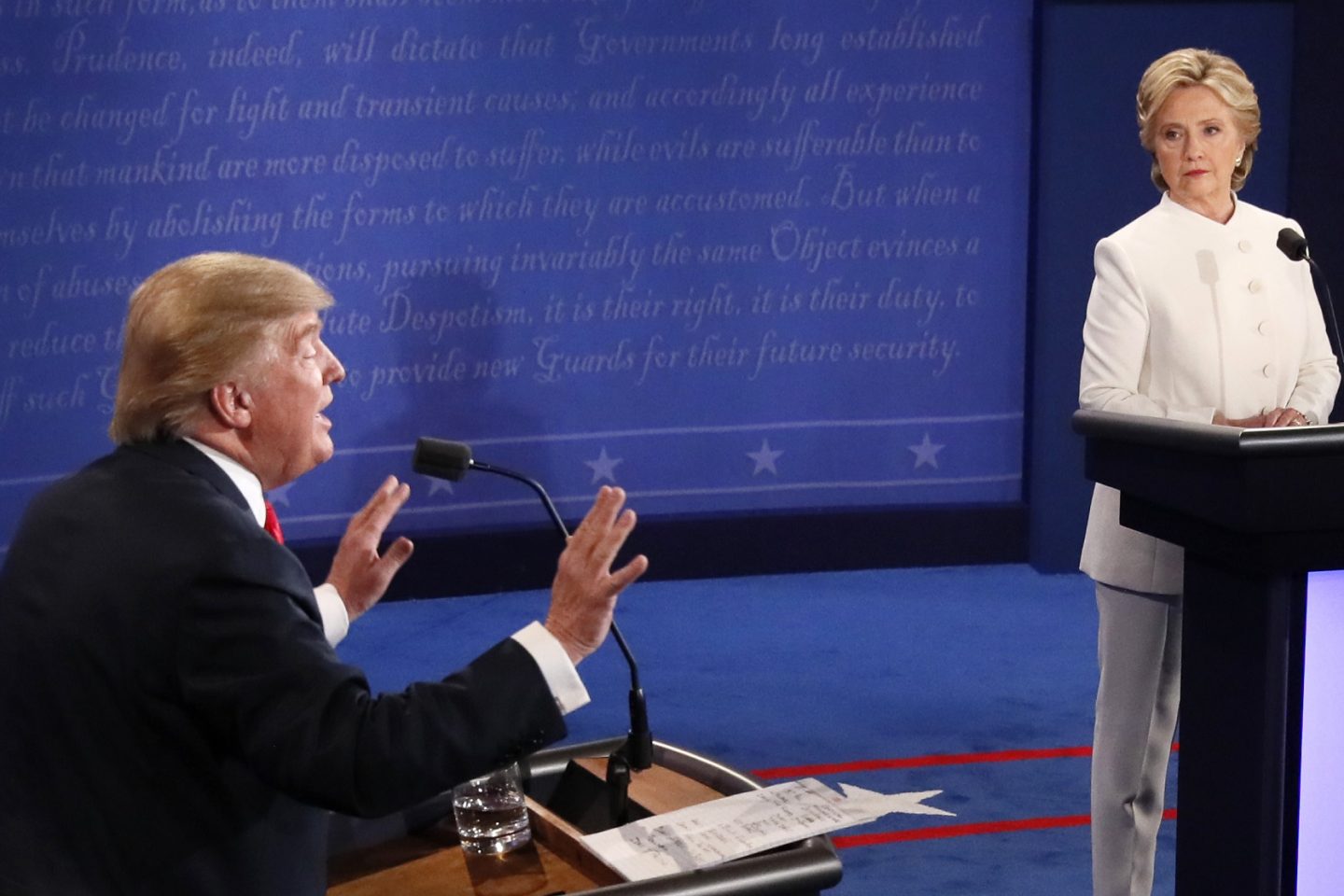 A licença familiar remunerada é um dos poucos temas em que Hillary Clinton e Donald Trump concordam. Foto de Mark Ralston/AFP