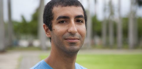 Mohammed El Jazouli está ansioso para ter o seu primeiro Natal brasileiro e promete fazer uma salada marroquina para a ceia. Foto Gabriel Matarazzo
