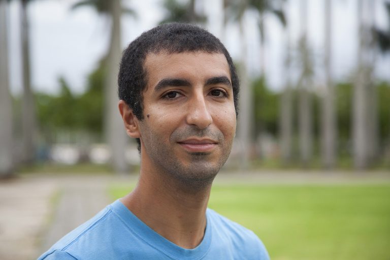 Mohammed El Jazouli está ansioso para ter o seu primeiro Natal brasileiro e promete fazer uma salada marroquina para a ceia. Foto Gabriel Matarazzo