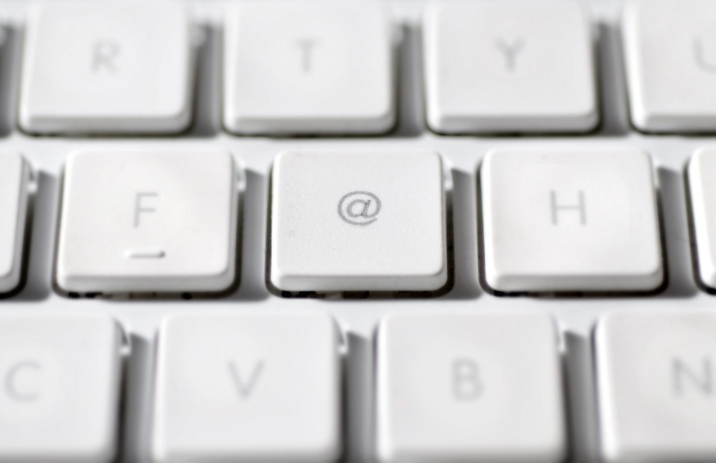 O símbolo de 'arroba' que tomou conta de teclados para facilitar o uso do e-mail (Ilustração: Neville Mountford-Hoare / AltoPress / PhotoAlto)