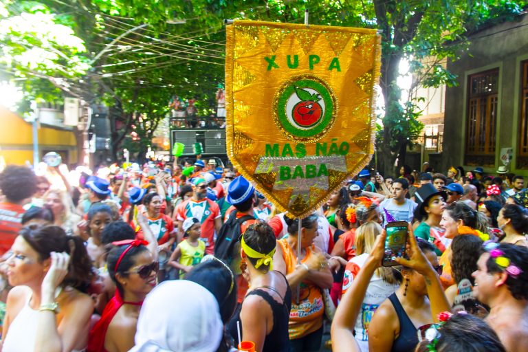 Bloco pré-carnavalesco, em Laranjeiras. Lideranças dizem que está cada vez mais difícil bancar a festa. Foto de Ellan Lustosa/Citizenside