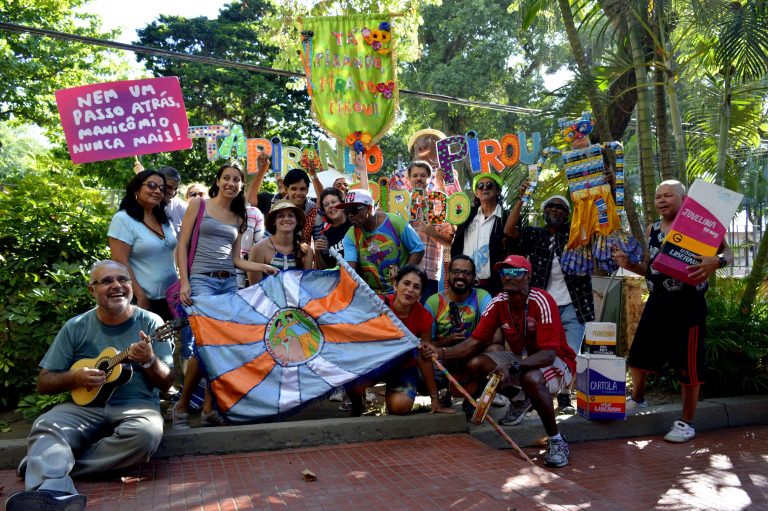 O desfile do Tá Pirando terá fantasias, carro alegórico e até escultura gigante. Foto Heitor Abreu