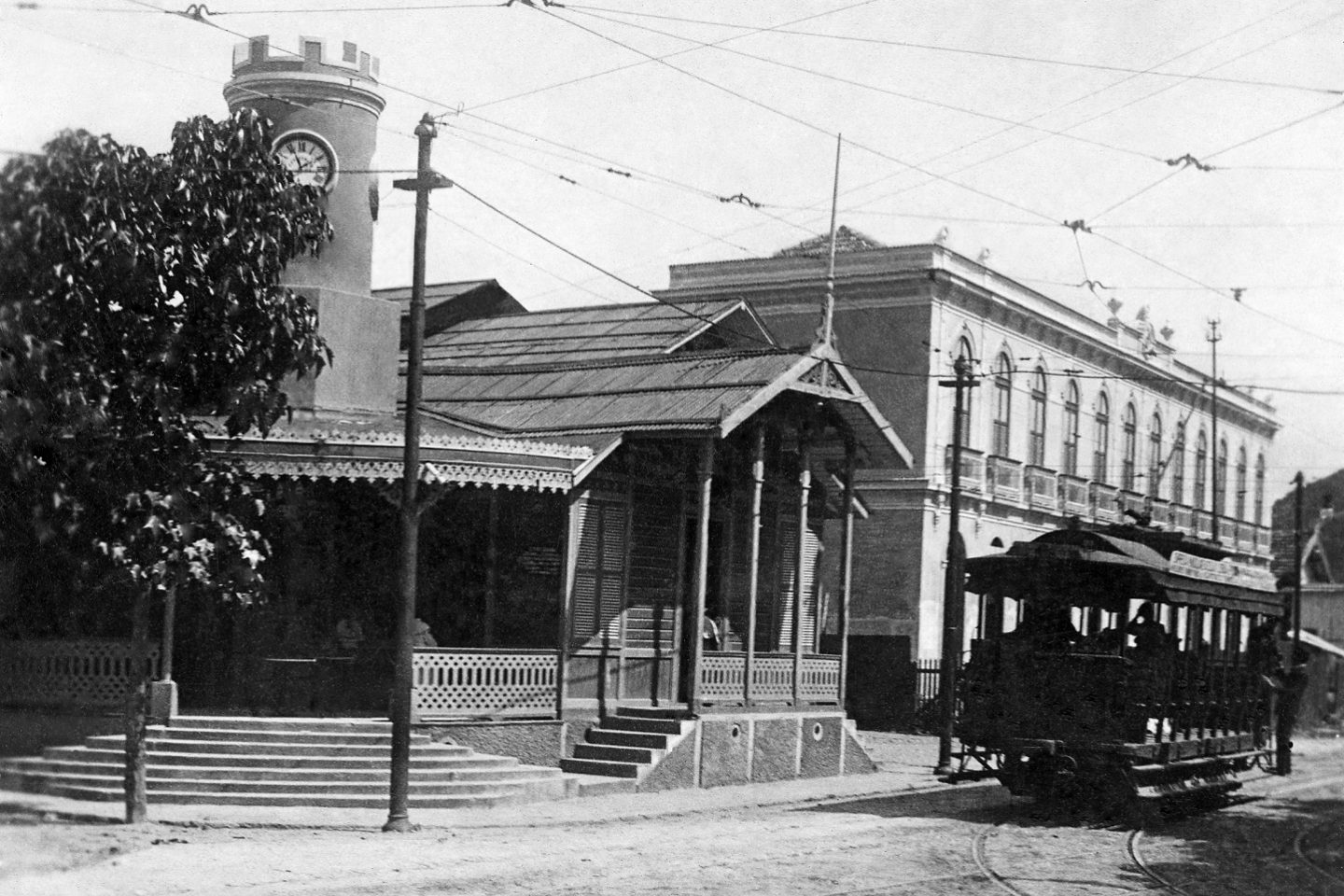 A antiga estação do bonde em Copacabana é uma das preciosas imagens do livro. Foto Divulgação