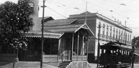 A antiga estação do bonde em Copacabana é uma das preciosas imagens do livro. Foto Divulgação
