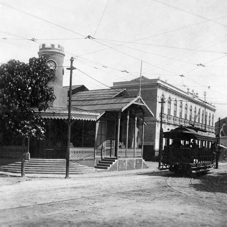 A antiga estação do bonde em Copacabana é uma das preciosas imagens do livro. Foto Divulgação