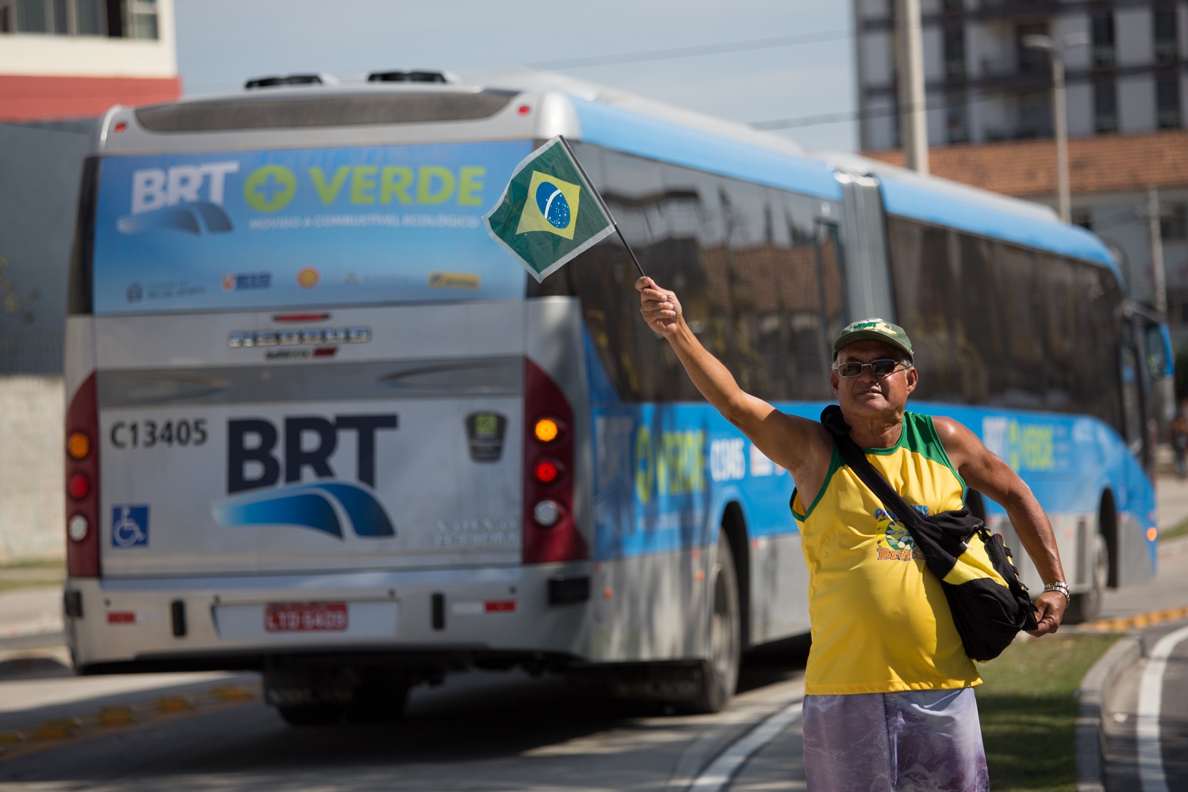 O BRT na Barra da Tijuca e a nova concorrência do metrô até o Recreio. Foto de Yosuyoshi Chiba/AFP