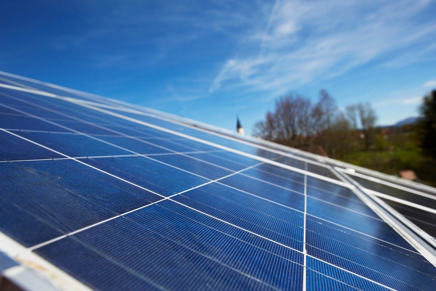 Parque solar na Alemanha. Até 2050 fontes renováveis deveriam responder por 80% da produção de energia. Foto Stephen Lux/Image Source