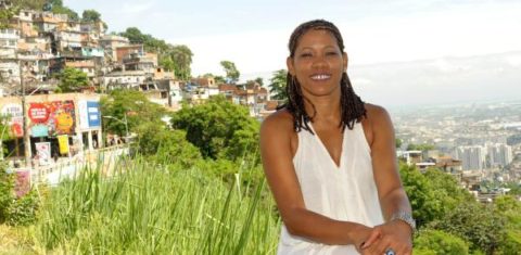Cris dos Prazeres: luta por saúde, cultura e saneamento no Morro dos Prazeres (Foto de divulgação)