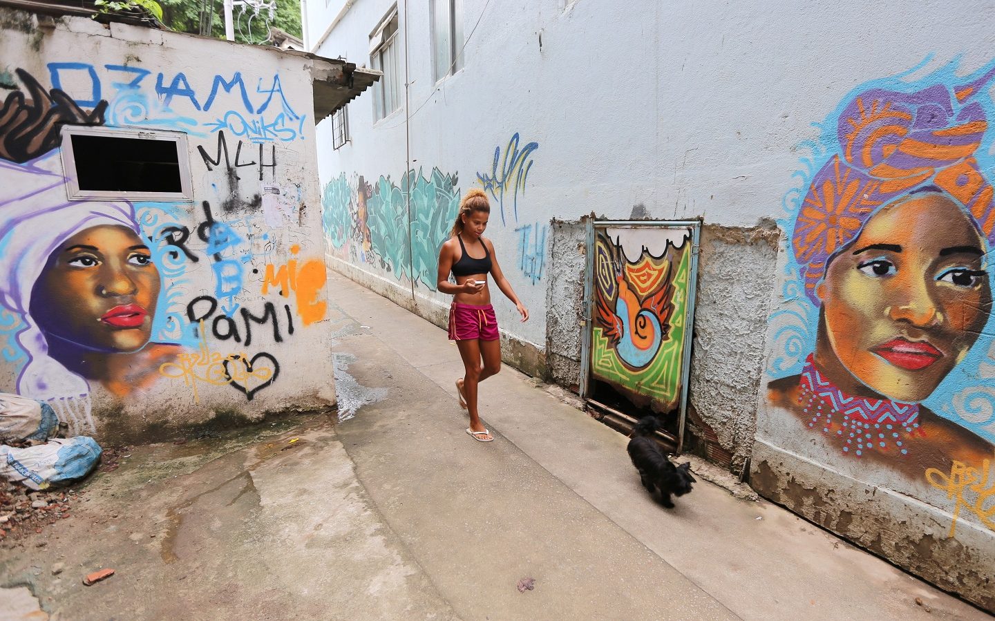 Em 2016 foram quase dez mil casos registrados de roubo de cargas. As favelas, da Zona Note à Zona Sul, são as mais prejudicadas com o desabastecimento. Foto de Tasso Marcelo/AFP
