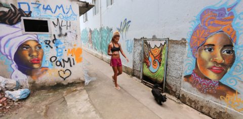Em 2016 foram quase dez mil casos registrados de roubo de cargas. As favelas, da Zona Note à Zona Sul, são as mais prejudicadas com o desabastecimento. Foto de Tasso Marcelo/AFP