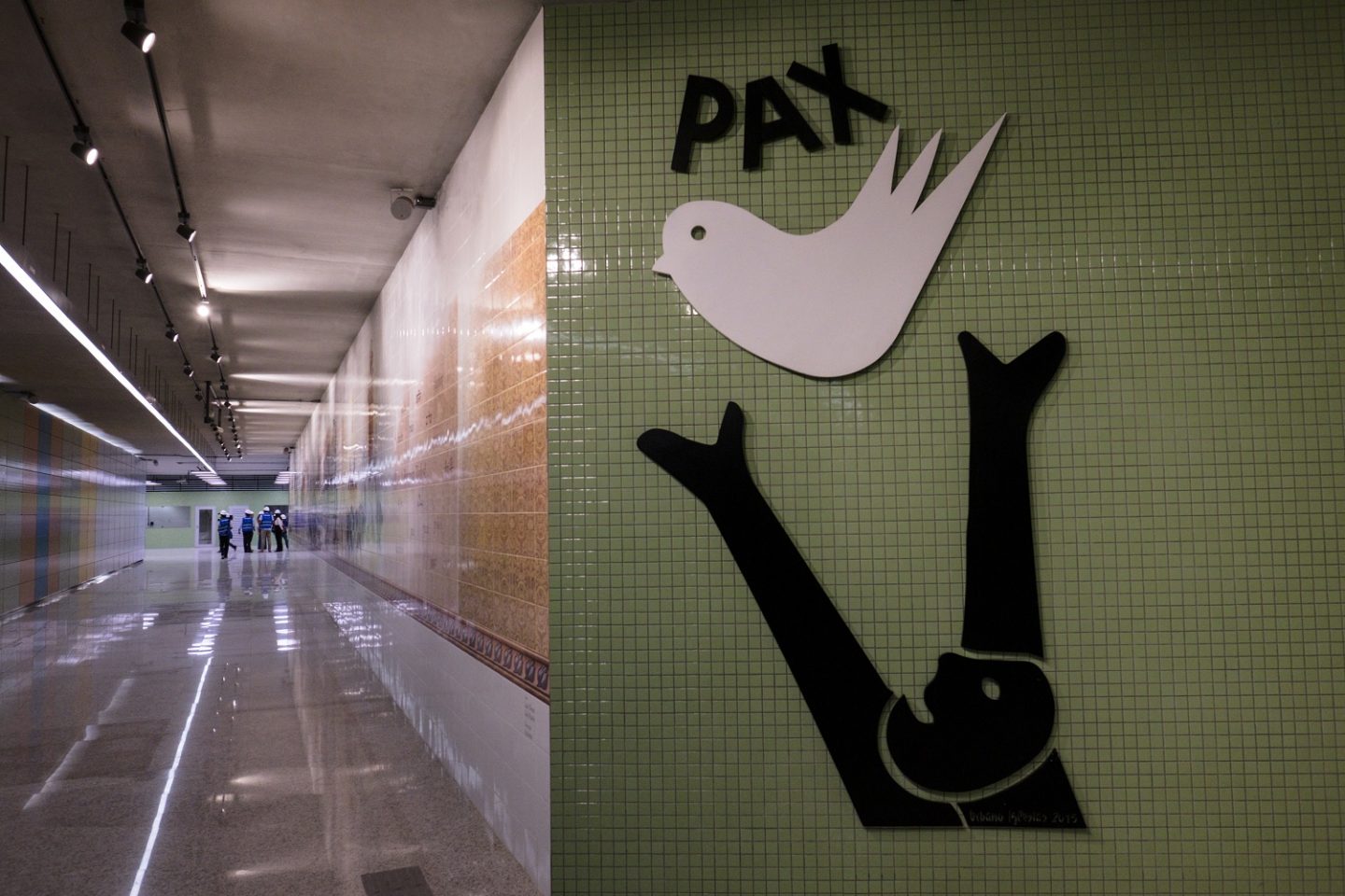 Entrada da estação Nossa Senhora da Paz, em Ipanema. Obra da linha 4 do metrô custou cerca de R$ 10 bilhões. Foto Yasuyoshi Chiba/AFP