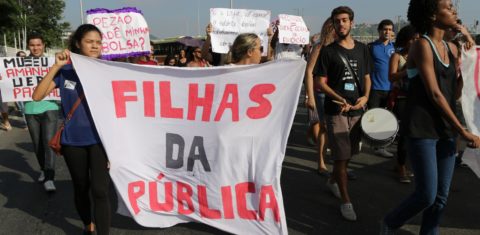 Estudantes protestam contra a falta de condições para o funcionamento da UERJ. Foto Alessandro Pereira da Silva/Citizenside