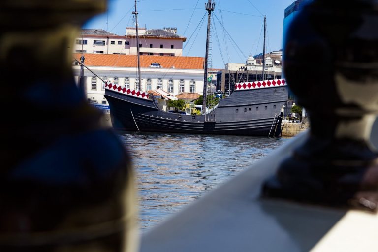 Caravela na Praça XV: as muitas heranças de Portugal no Centro (Foto Marcio Menasce)