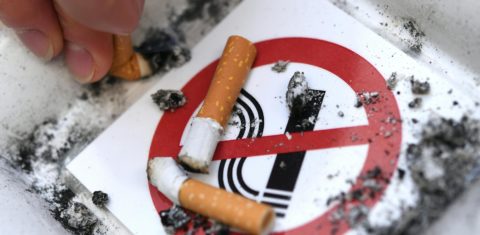 Sinal de proibido de cigarro. Foto de Helmut Fohringer/ AFP