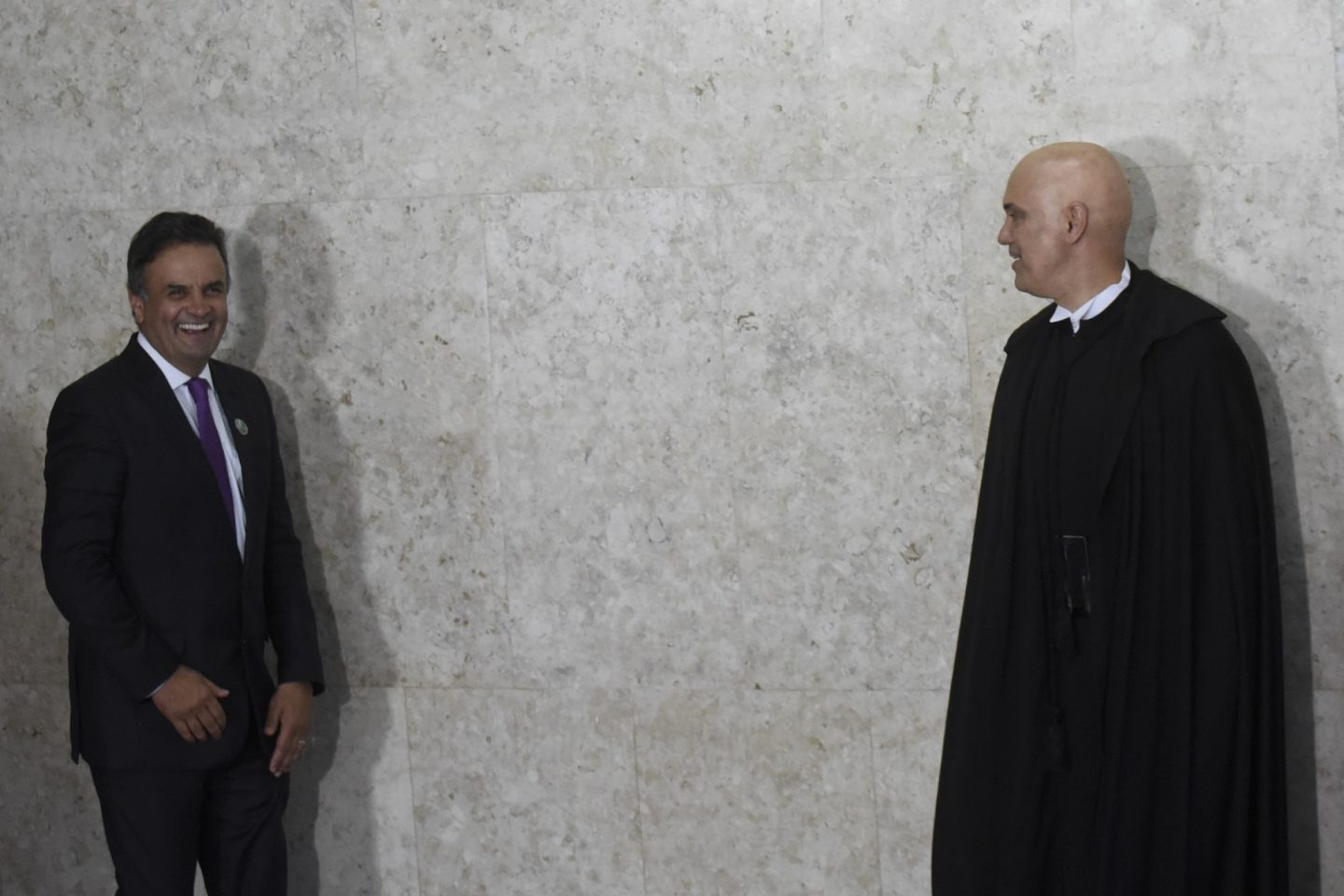 O senador Aécio Neves na cerimônia de posse do Ministro Alexandre de Moraes no STF. Foto Mateus Bonomi/AGIF