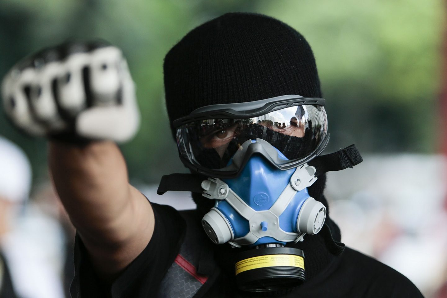 Máscaras anti-gás voltaram a se procuradas. Foto: AFP/ Miguel Schincariol