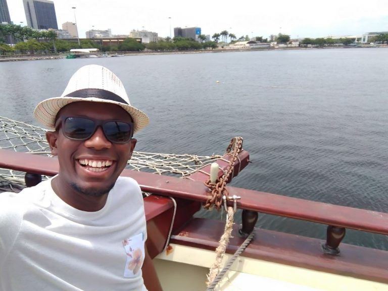 Leandro Leal,, um dos autores suburbanos, nascido e criado em Cascadura e hoje morador do Méier. Foto divulgação