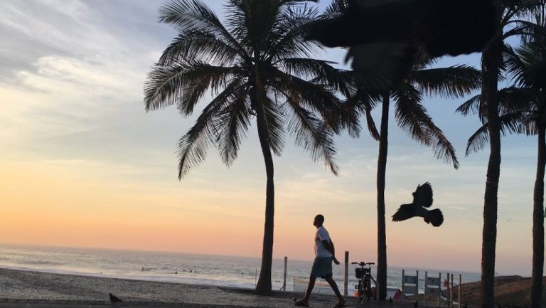 A calçada é a maneira mais simples e eficiente de se avaliar como anda a administração de uma cidade, em que ponto está a convivência social entre seus cidadãos. Foto Joaquim Ferreira dos Santos