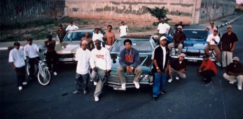 O grupo em 2001, no Capão Redondo, periferia de SP, onde tudo começou (Foto: divulgação/Klaus Mitteldorf)
