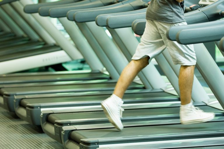 Uma das grandes vantagens das trash clothes é que ninguém pede para dividir os aparelhos. Foto Odilon Dimier / AltoPress / PhotoAlto