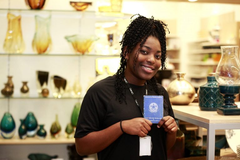 Lucia, refugiada do Congo. Foto de Rodrigo Peixoto