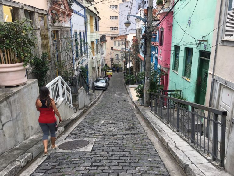 No Morro da Conceição, a vida segue com a sua rotina mais invejável, a do sossego e a do desacontecimento. Foto Joaquim Ferreira dos Santos