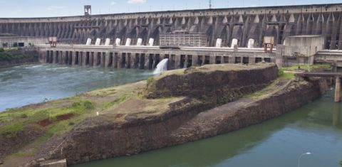 Uma das dúvidas sobre a privatização da Eletrobras é o destino de Itaipu. Combinamos com os paraguaios? Foto Antoine BOUREAU / Photononstop