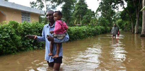 Uma das muitas ruas inundadas no Haiti depois da passagem do furacão Irma. Foto Hector Retamal/AFP