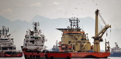 Relatório da Petrobras mostra que , em 2014, a Guanabara servia de estacionamento para 91,38% de todas as embarcações envolvidas na exploração do pré-sal. Foto Vanderlei Almeida/AFP