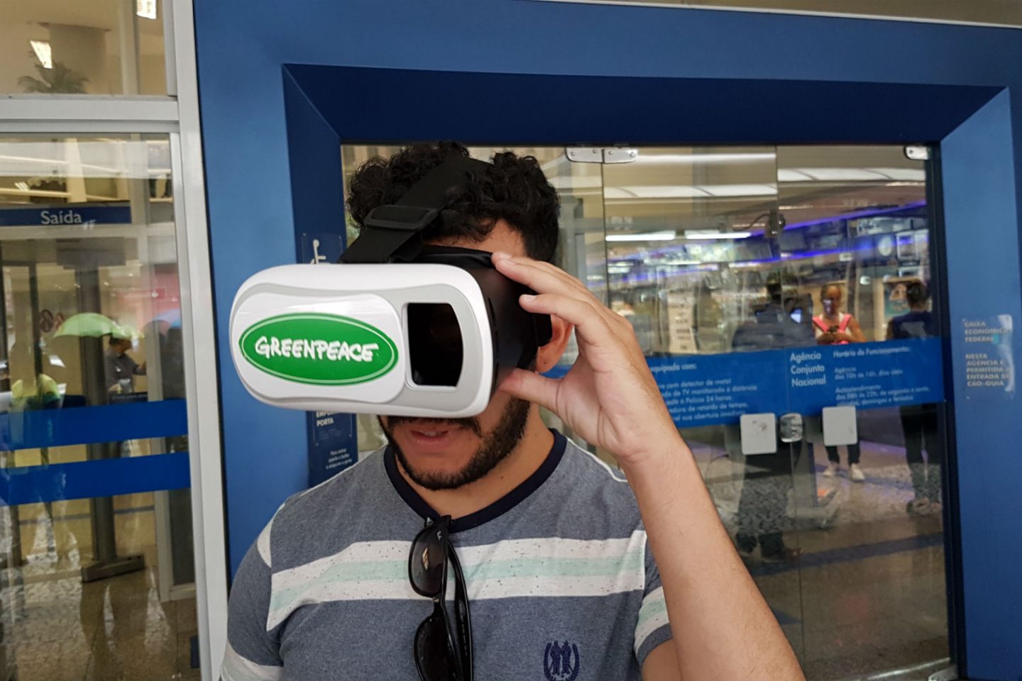 Kleber Santos com óculos #D do Greenpeace. Foto de Divulgacao