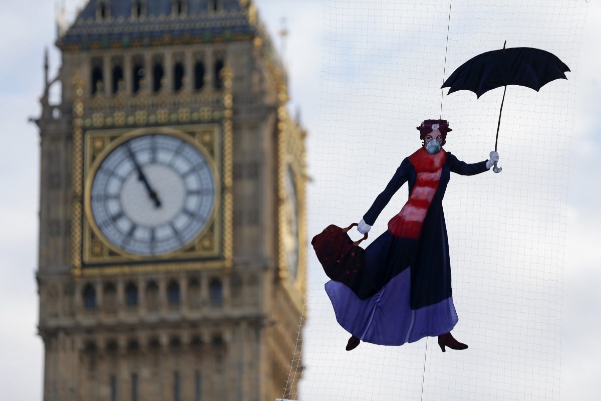 Um balão com a imagem de Mary Poppins usando uma máscara foi a forma encontrada pelo Greenpeace para protestar contra a poluição atmosférica. Foto de Daniel Leal-Olivas