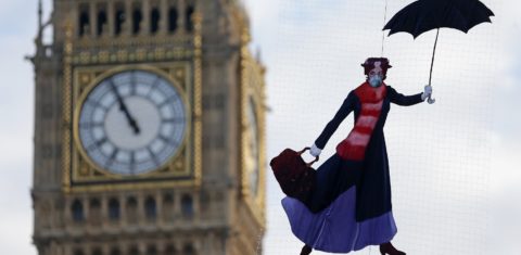 Um balão com a imagem de Mary Poppins usando uma máscara foi a forma encontrada pelo Greenpeace para protestar contra a poluição atmosférica. Foto de Daniel Leal-Olivas