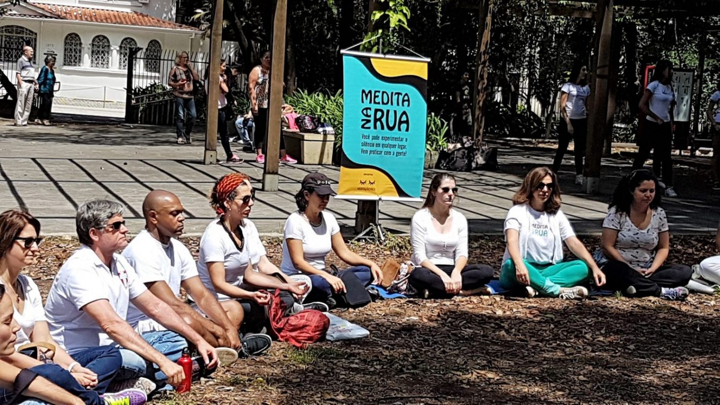 Meditação no Parque Governador Mário Covas, na Avenida Paulista. Foto Florência Costa