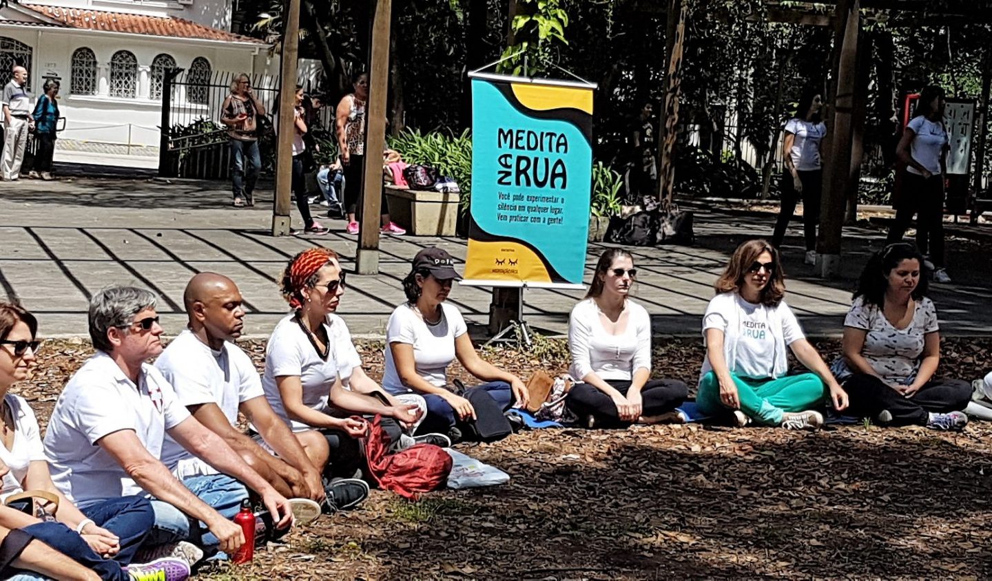 Meditação no Parque Governador Mário Covas, na Avenida Paulista. Foto Florência Costa