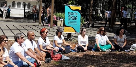 Meditação no Parque Governador Mário Covas, na Avenida Paulista. Foto Florência Costa