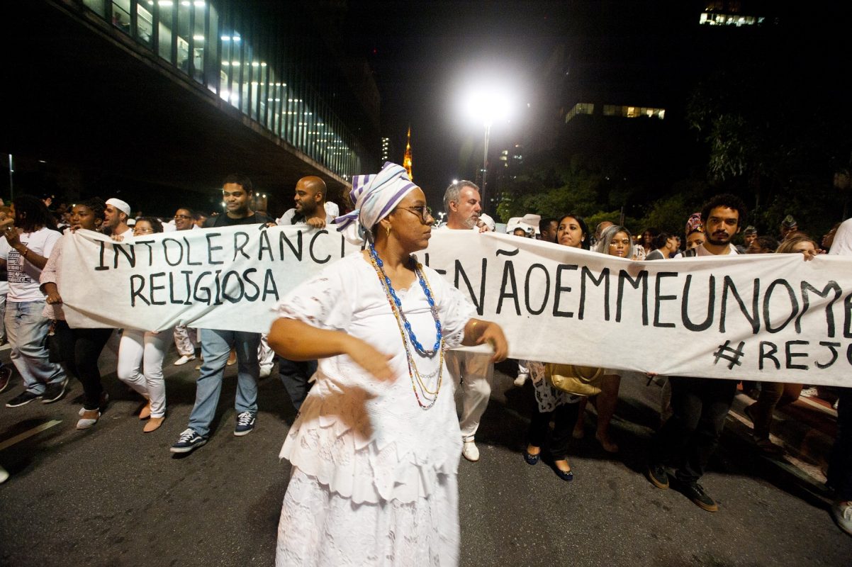 Grupos protestam na Avenida Paulista, em São Paulo, contra a intolerância religiosa. Foto Gabriel Soares/Brazil Photo Press