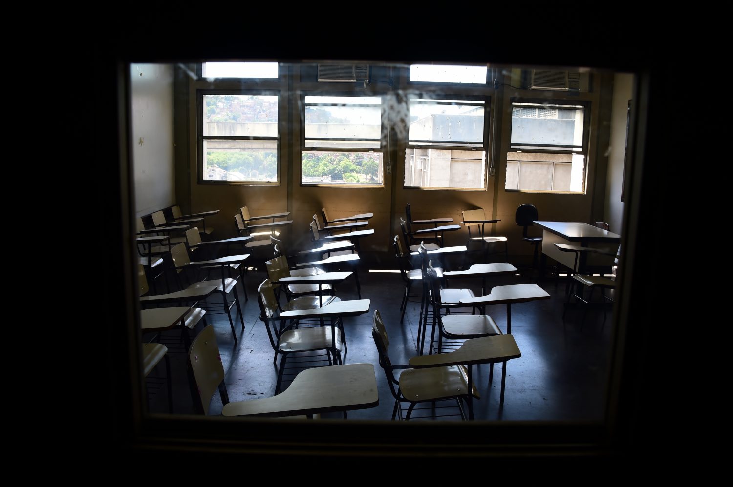 Sala vazia: questões socioeconômicas aumentam a evasão nas escolas públicas no início do ensino médio (Tasso Marcelo/AFP)