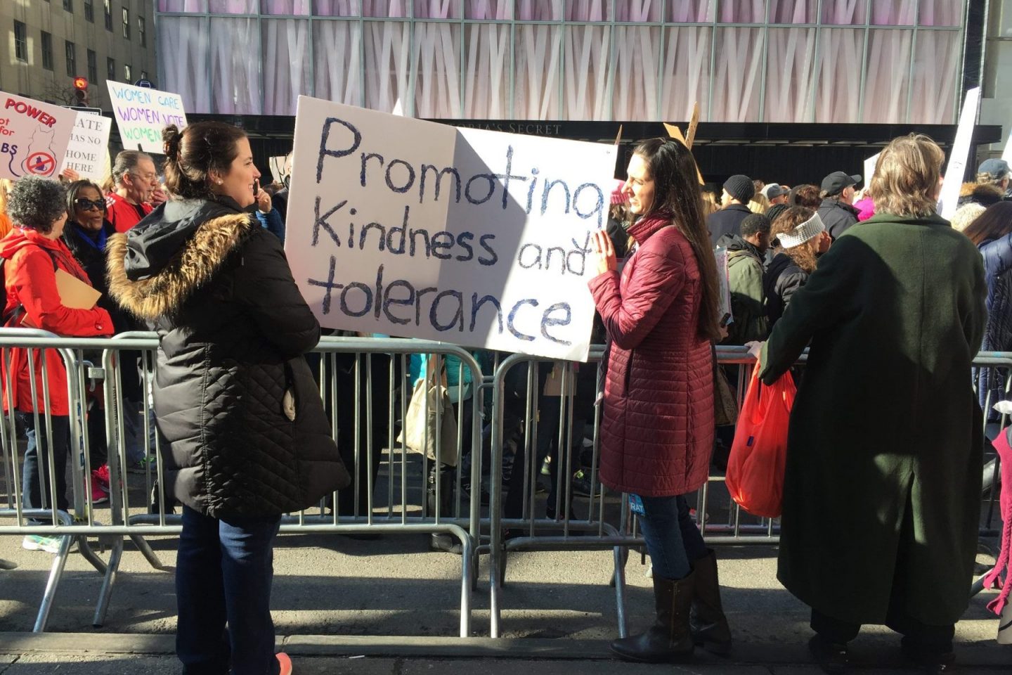 Campanha pela tolerância e gentileza em Nova Iorque. Foto de Troy Lambert/ Citizenside/ AFP
