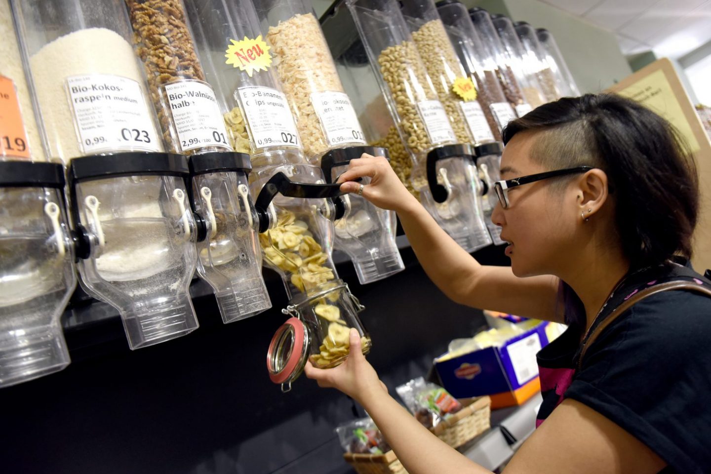 Comprar a granel e levar os próprios potes: lixo zero (Foto Caroline Seidel /dpa/AFP