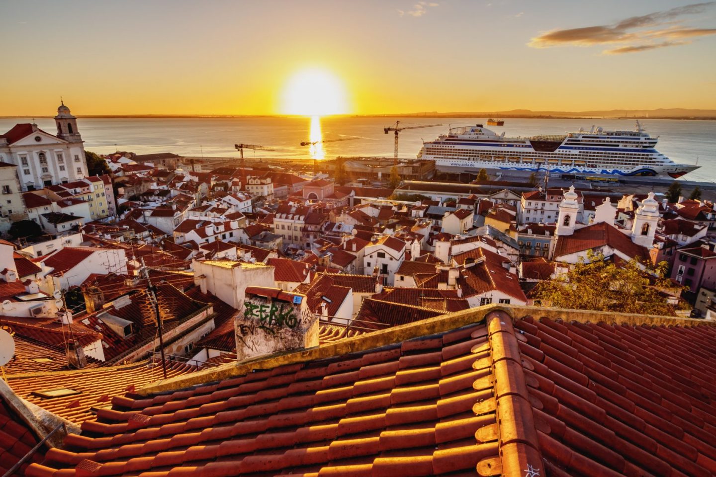 Miradouro das Portas do Sol: vista da Alfama, um dos bairros em que os aluguéis mais subiram em Lisboa (Karol Kozlowski/ / Robert Harding Heritage