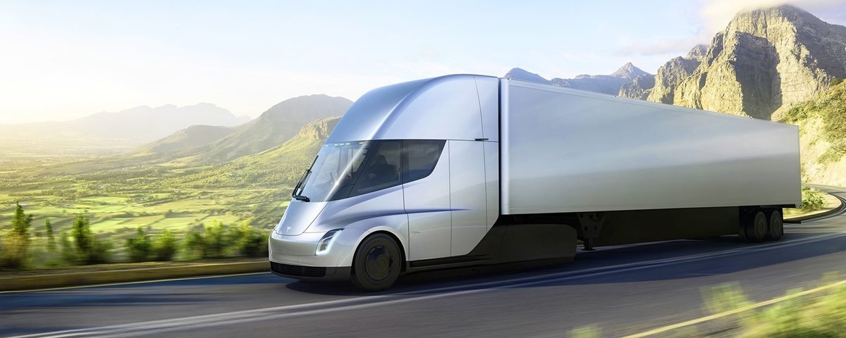Há duas semanas, a montadora norte-americana Tesla apresentou oficialmente seu primeiro caminhão elétrico: o Semi. Foto Divulgação/Tesla